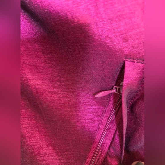 Kerrybrooke Shiny Magenta Jacket With Button Down Collar and 3/4 Sleeves. Small - Picture 4 of 15
